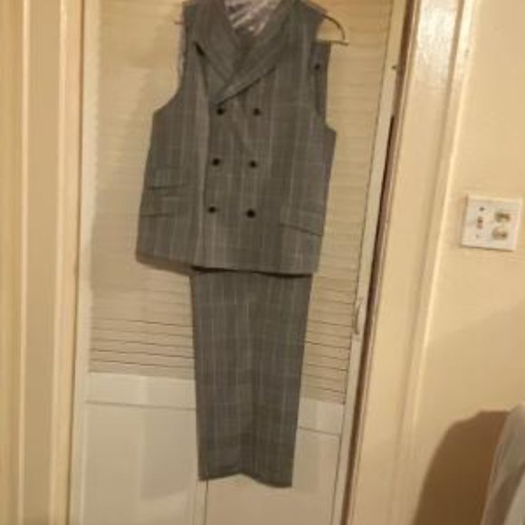 Tiglio Rosso 3 piece Gray plaid Suit - Picture 3 of 9